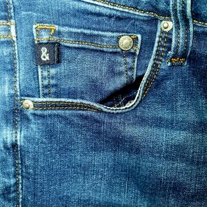 Juniors skinny jeans